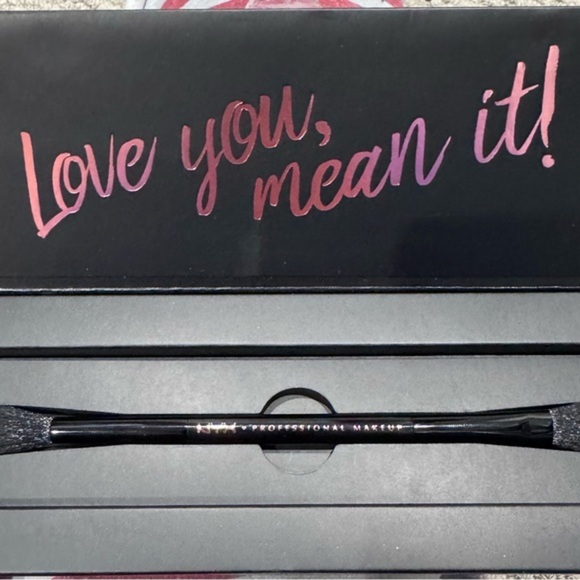 NARS Professional Makeup Brush - Picture 1 of 2